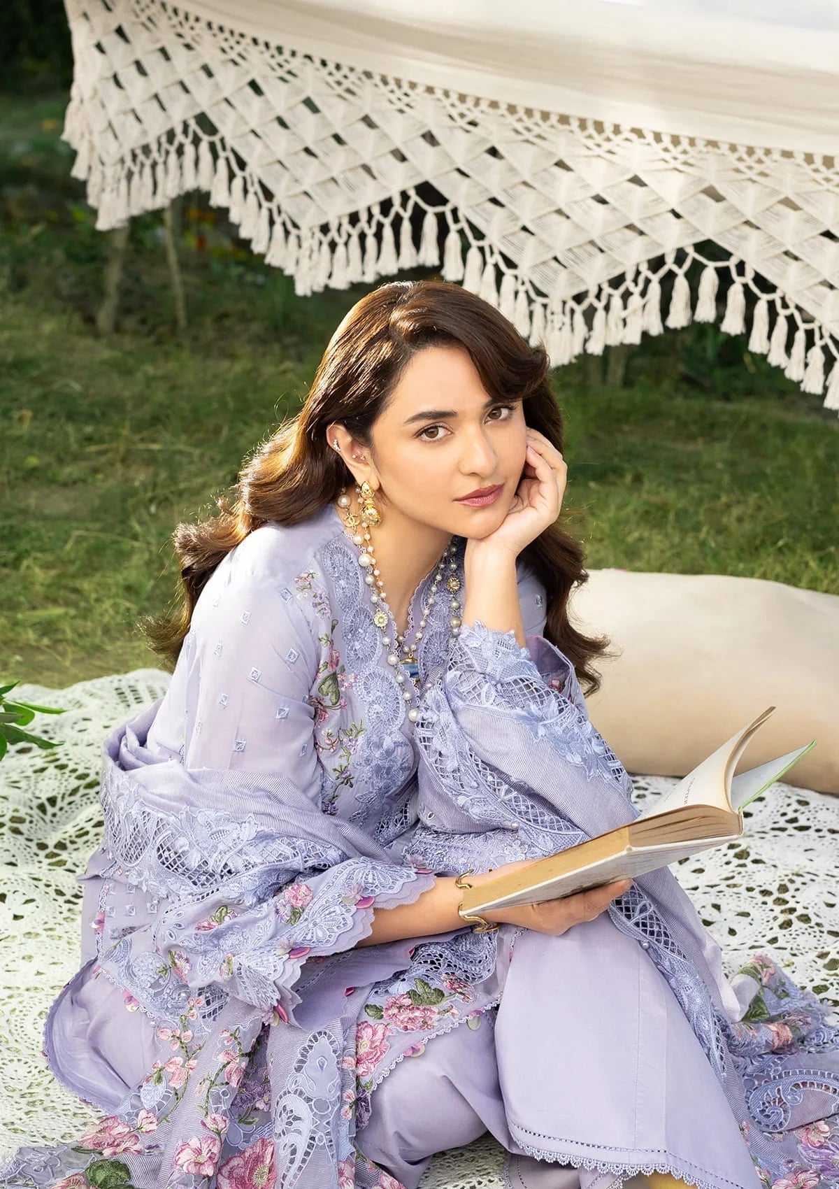 Elaf Luxury Lawn – ELY-3B PARADISE